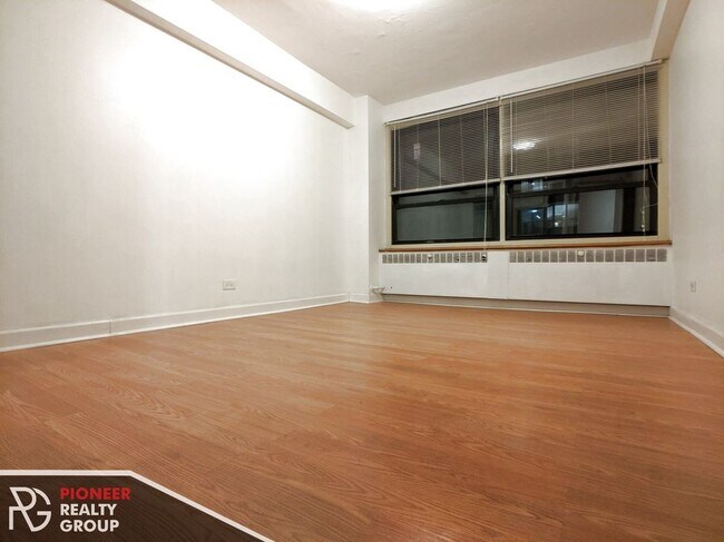 Foto del edificio - 4180 N Marine Dr