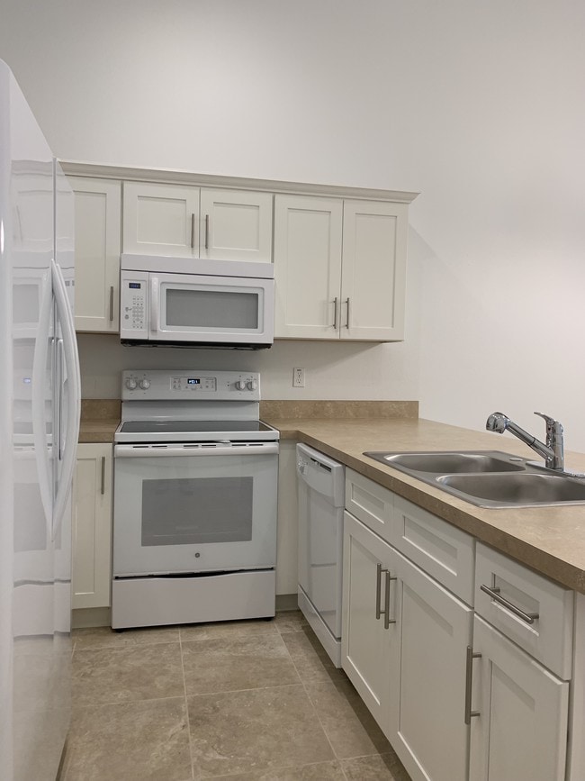 Building Photo - BRAND NEW 1/2 DUPLEX! 3/2 for $1200/month.