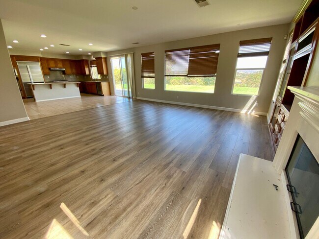 Building Photo - Executive 5 BR Home With Pool RV Parking H...