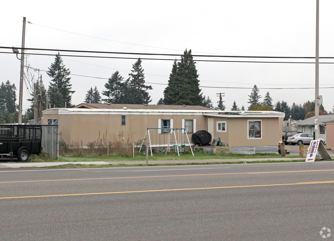 Building Photo - Blue Moon Trailer Park