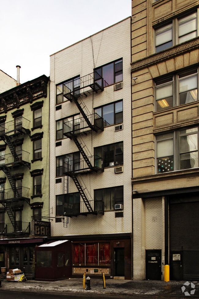 Building Photo - 305 Spring St