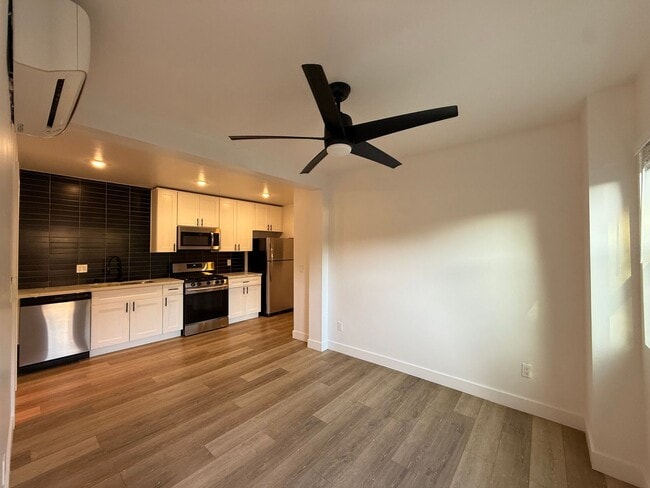 Building Photo - Sassafras St