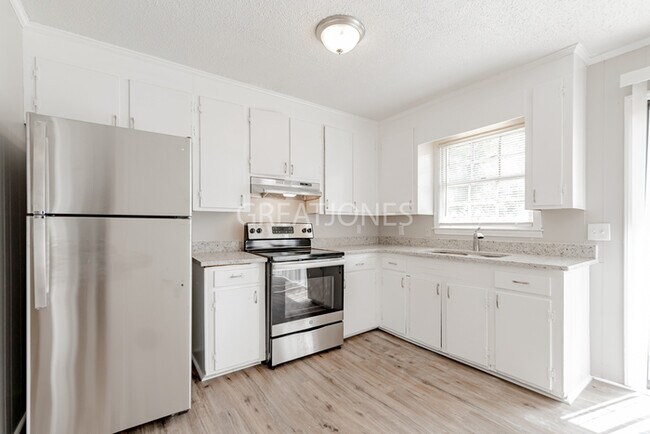 Building Photo - PICK YOUR GIFT OF $200 OFF YOUR FIRST FULL...