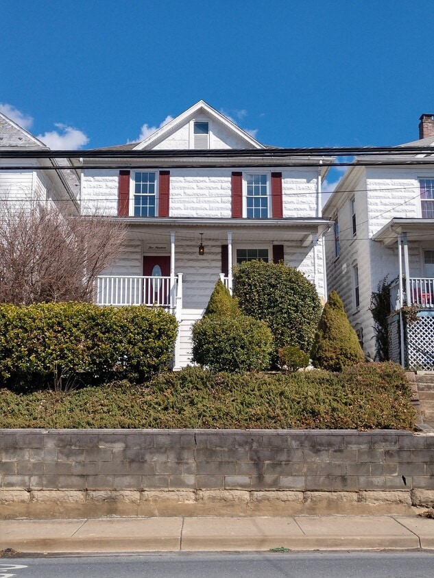 Primary Photo - 519 W Potomac St