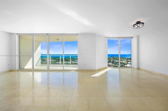 Foto del edificio - 20201 E Country Club Dr