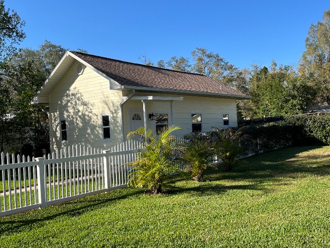 Foto del edificio - 2020 Lee Dr