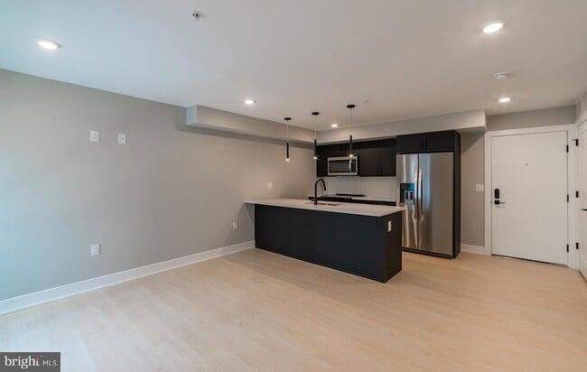 Foto del edificio - 6604 Ridge Ave