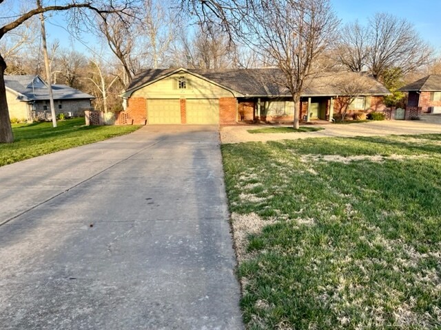 Driveway can easily fit 10 cars - 2521 S Berry Rd