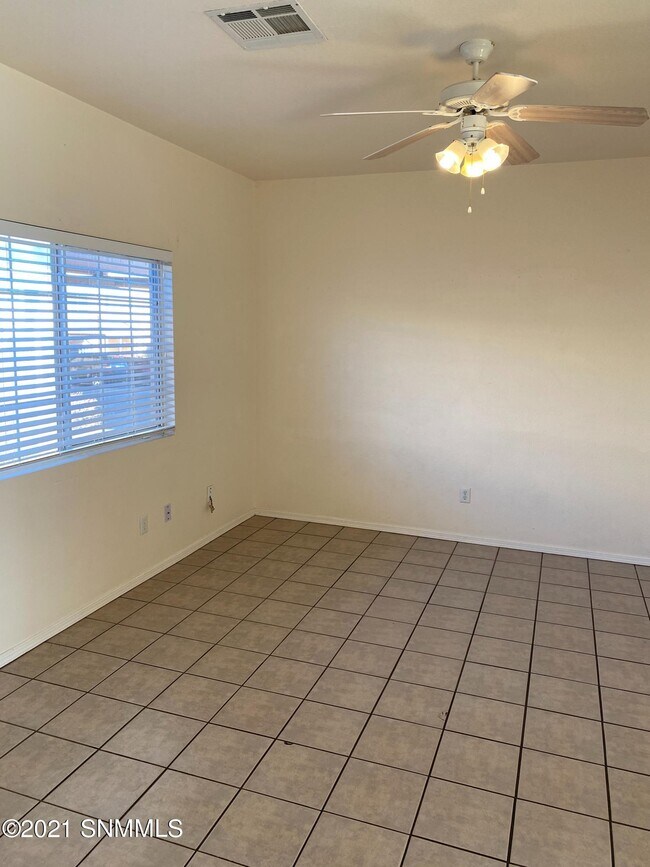 Building Photo - 450 Ithaca Ct