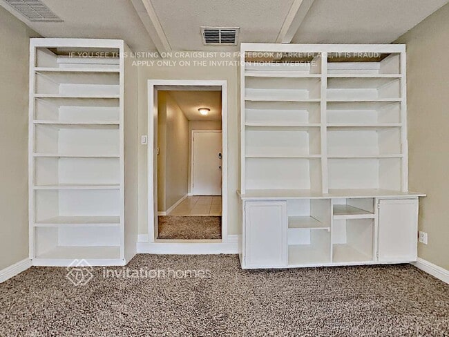 Building Photo - 384 St Dunstan Way