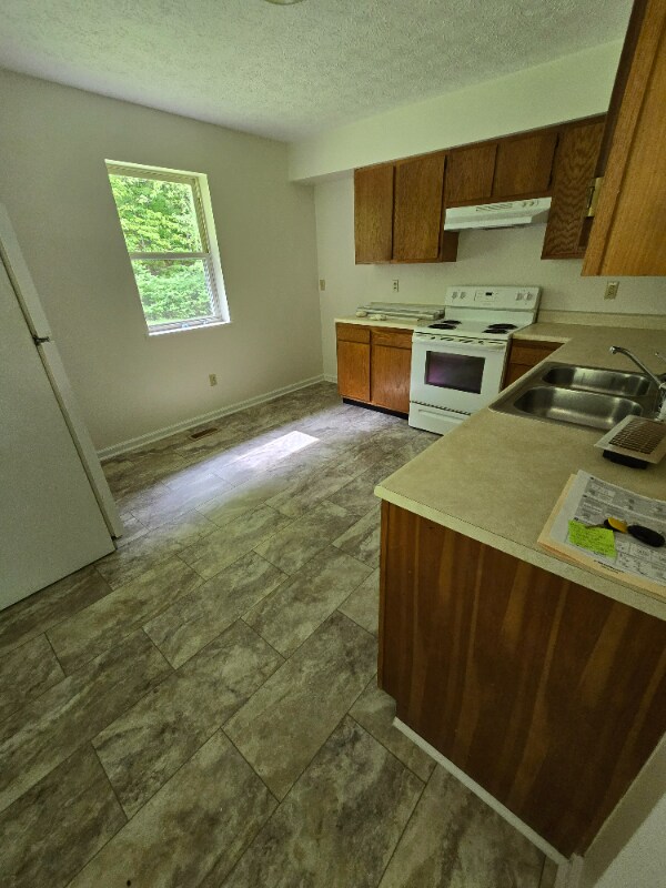 Building Photo - 382 Pleasant Valley