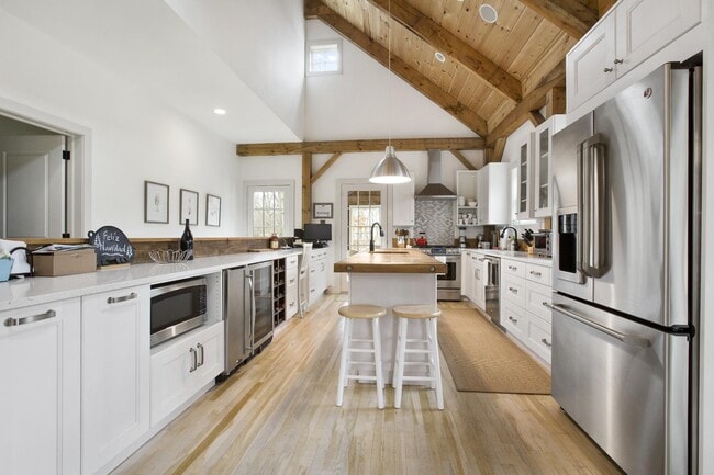 Foto del edificio - 320 Wainscott Harbor Rd