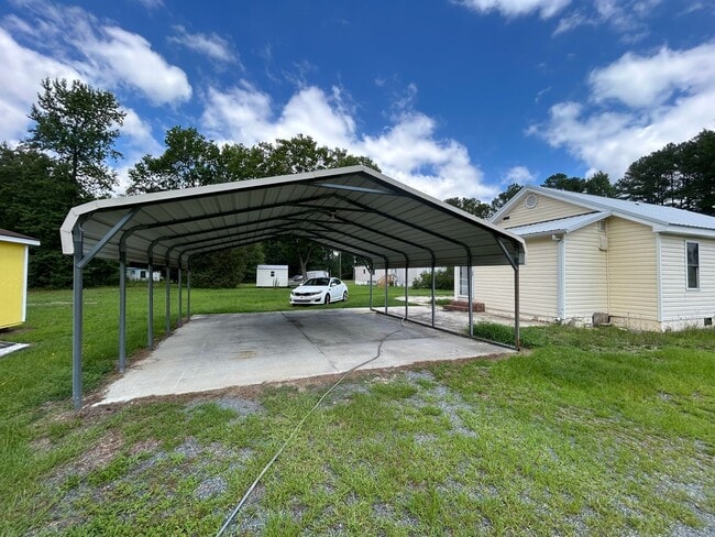 Foto del edificio - 23640 Riverton Rd