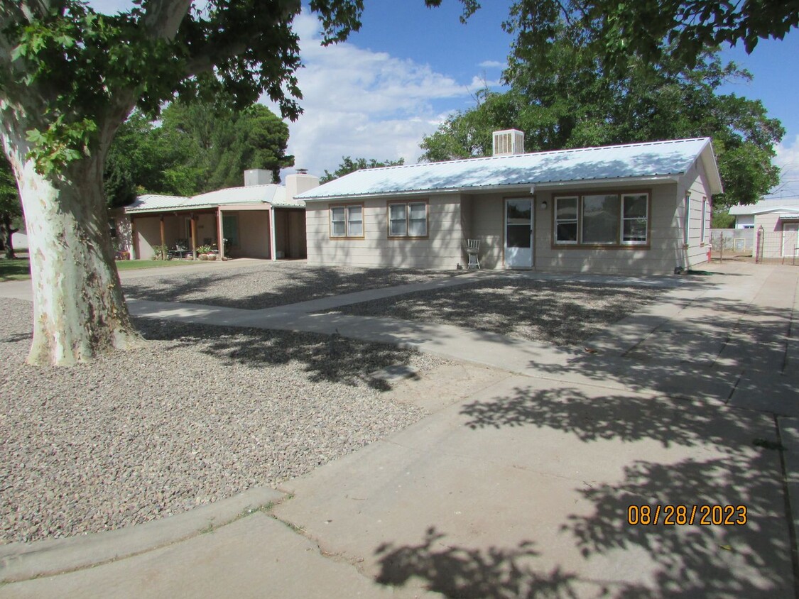 Primary Photo - $900 3 Bedroom/1 Bath Spacious Home, Locat...