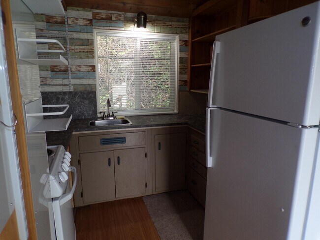 Foto del edificio - 640 82nd Dr