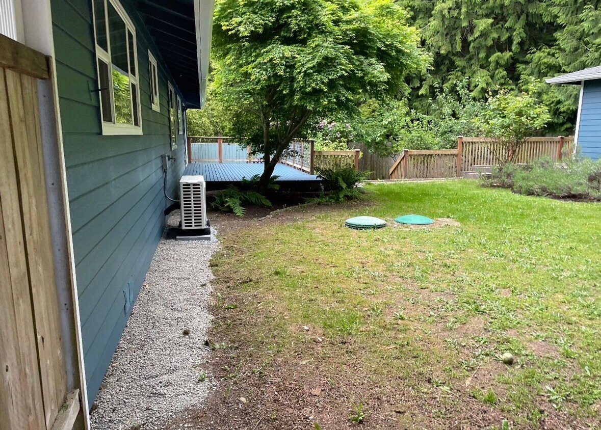 Building Photo - Single Level Freeland Home and Small Dog Frendly!
