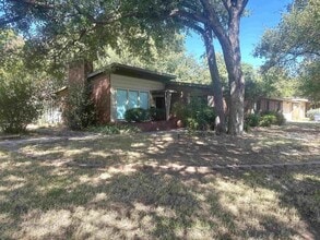 Building Photo - 2400 Martin St