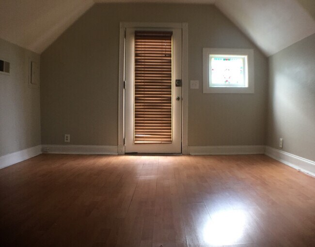 Foto del edificio - 1 bedroom Apartment in The Nations, Lamina...