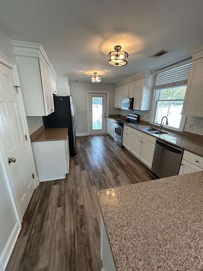 Foto del edificio - Charming 3 Bedroom/2 Bathroom with off street parking in Downtown Savannah, GA