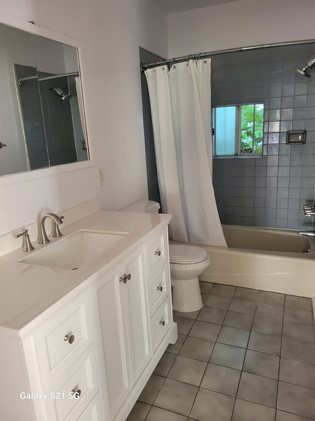 Bathroom - 1009 5th Ave