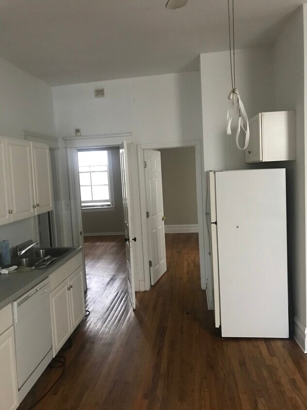 Primary Photo - 2559 N Marshfield Ave