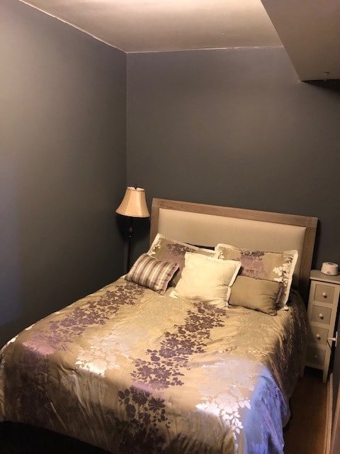 First Bedroom - Queen Bed Accessible - 949 N Western Ave
