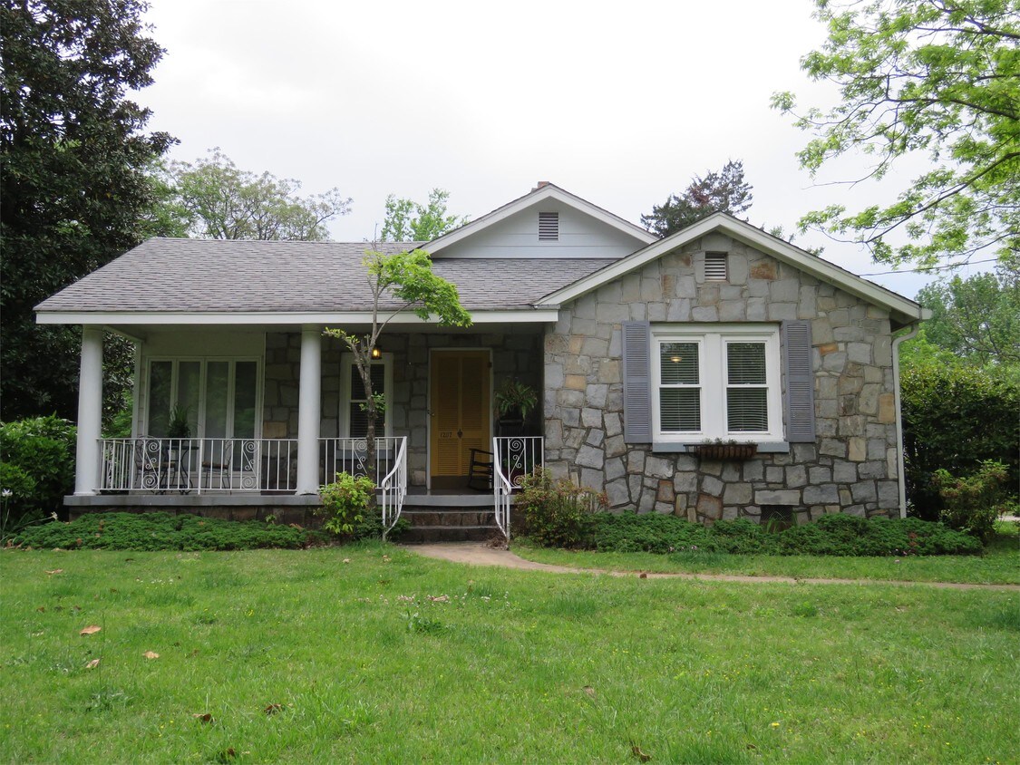 Primary Photo - 1207 N Parker Rd