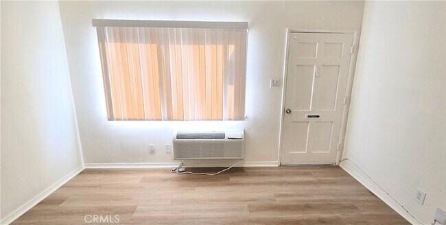 Foto del edificio - 6702 Flora Ave