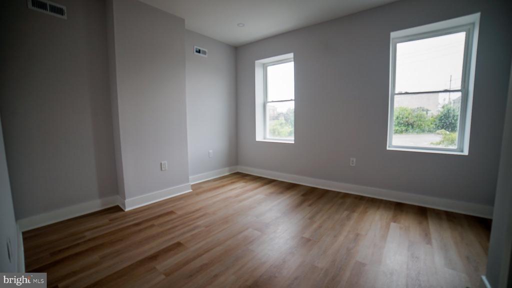 Foto del edificio - 1419 W Indiana Ave