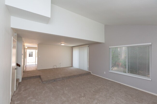 Building Photo - *** LOOK NO FURTHER!!! 3/2 W/ OFFICE & 2 C...
