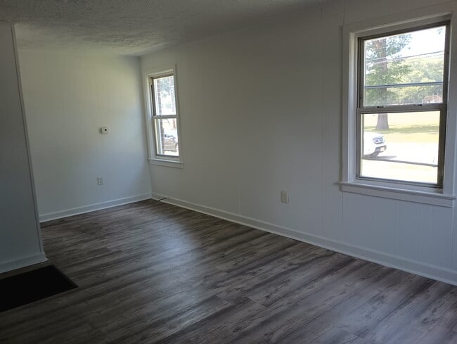 Building Photo - 680 Willow Ave