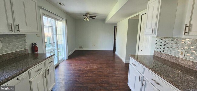 Foto del edificio - 111 Carleton Ln