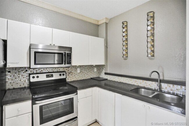 Foto del edificio - 7070 NW 177th St