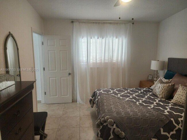 Foto del edificio - 3221 SW 93rd Pl