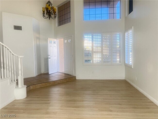 Foto del edificio - 9917 Price Point Ave
