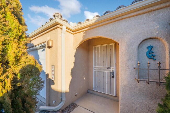 Building Photo - 7204 Villa Clavel NE