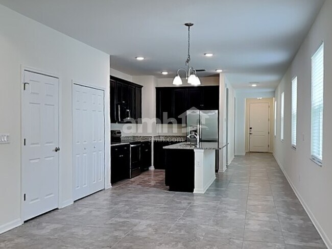Building Photo - 8634 Firefly Pl