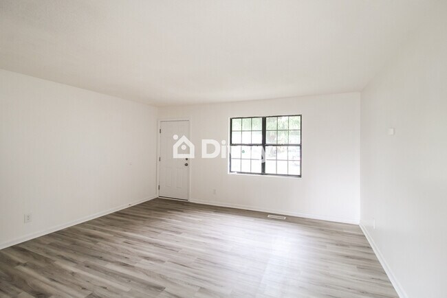 Building Photo - 417 Stanley St