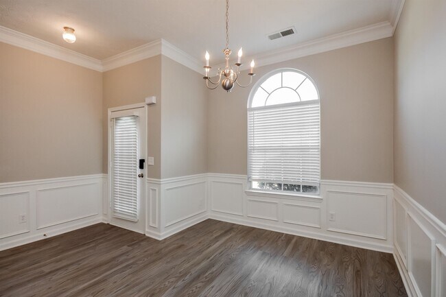 Building Photo - 10 Zebulon Pl