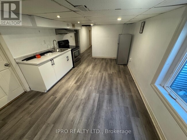 Building Photo - 112 Brampton Rd