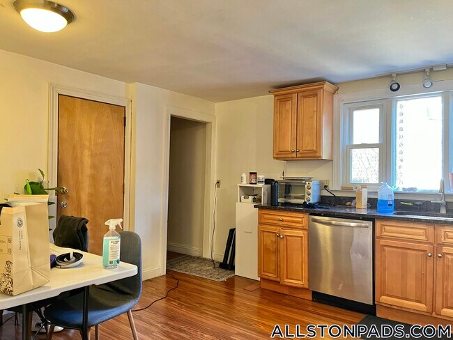 Foto del edificio - 26 Greylock Rd