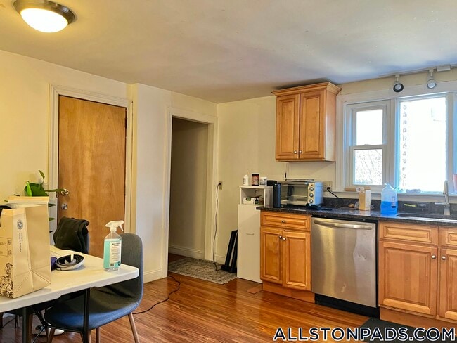 Building Photo - 26 Greylock Rd