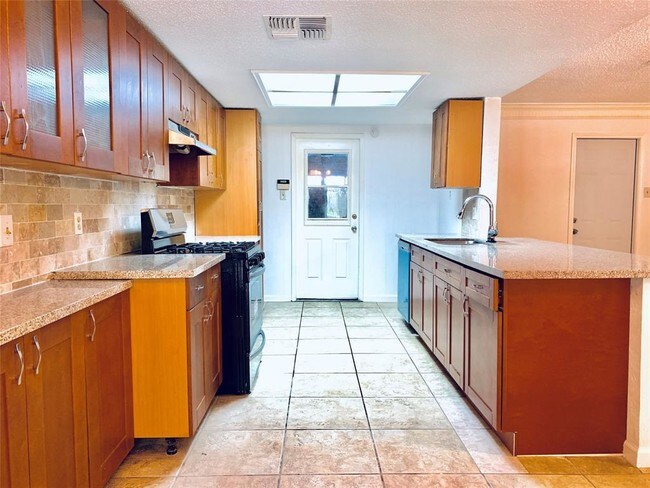 Building Photo - 5915 Gum Grove Ln