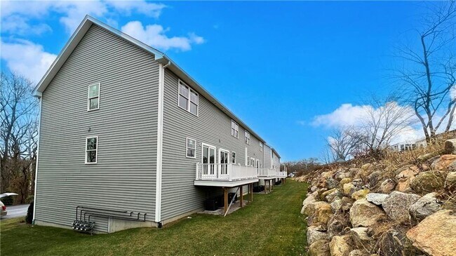 Building Photo - 83 Pulaski St