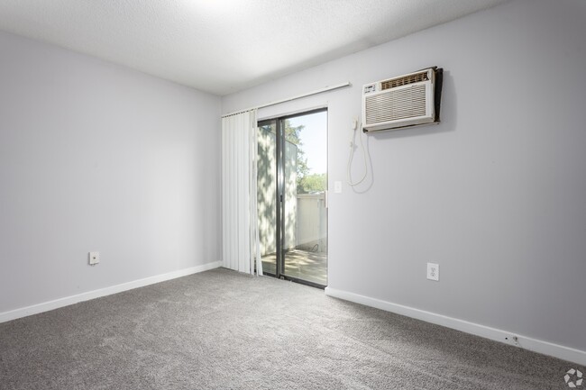 Living Area - Glennwood Apartments