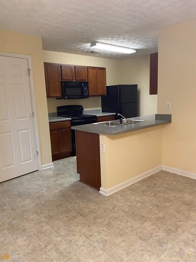 Foto del edificio - 7200 Grosbeak St
