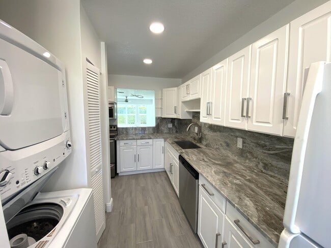 Building Photo - 2450 Black Olive Blvd