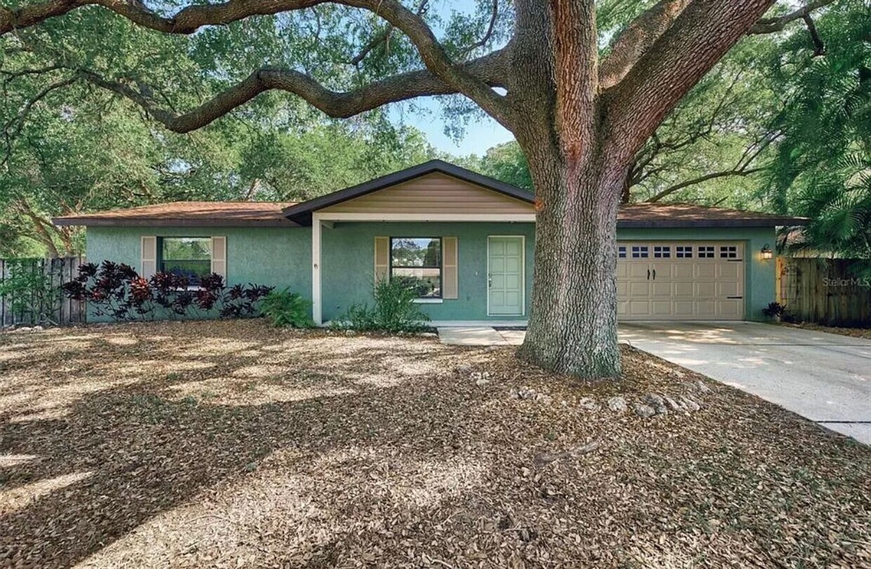 Primary Photo - 2 Bedroom Single Family Available August 1st!