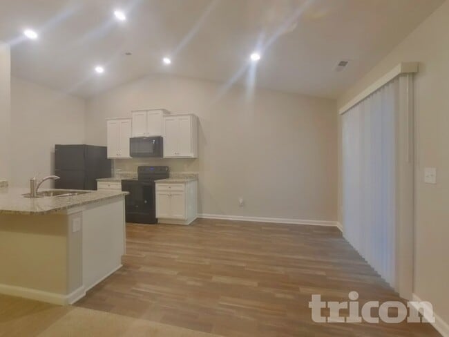 Building Photo - 320 Waterstone Dr