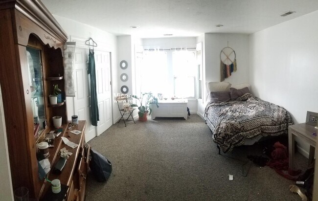 Building Photo - 293 Main St